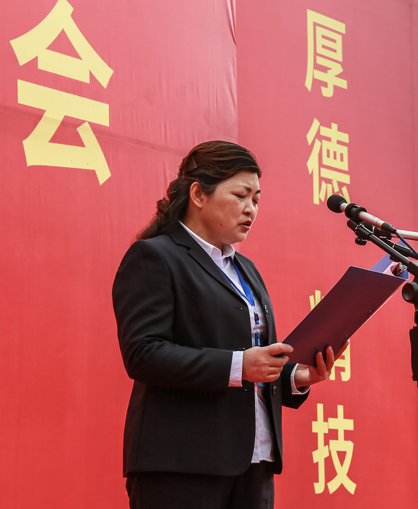 配图2：南充科技职业学院党委副书记、院长胡碧玉致辞.jpg